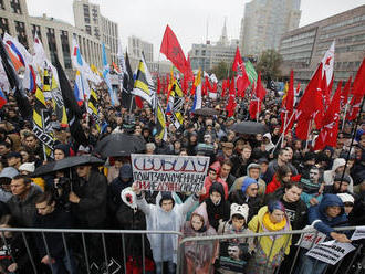 Tisícky ľudí v Rusku protestujú za prepustenie politických väzňov