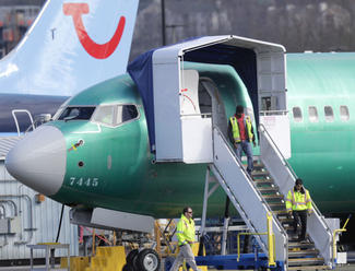 Okrem kauzy 737 MAX rieši Boeing aj praskliny pri strojoch 737 NG