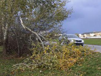 Vietor v Česku odrezal od elektriny desaťtisíce domácností
