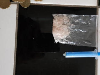 Súrodenci z Dunajskej Stredy predávali drogy, polícia našla 18 gramov