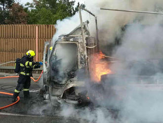 Požár nákladního automobilu omezil provoz na D1 v Brně, vyhlášen byl druhý stupeň požárního poplachu