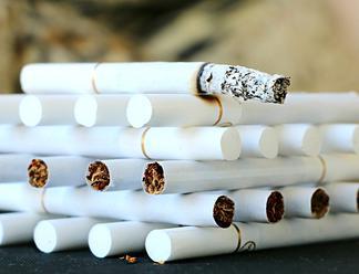 Elektronické cigarety už v Americe evidují tři úmrtí. Úřady před nimi varují