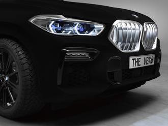 BMW představilo nejčernější SUV na světě, pohlcuje 99,96 % veškerého světla