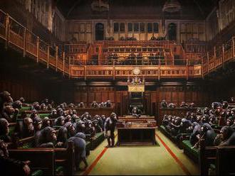 Banksyho malba šimpanzů v Dolní sněmovně může díky brexitu zlomit rekord