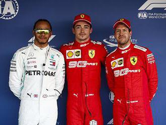 Ferrari odstartuje na měkké a Mercedes na tvrdé směsi