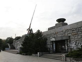 Střecha podzemí Stalinova pomníku se může zřítit, vyplývá z posudku magistrátu