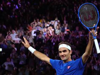 Federer win gives Team Europe 5-3 lead in Laver Cup
