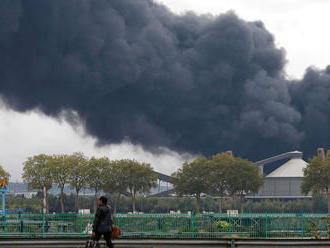 V chemickej továrni vo francúzskom meste Rouen vypukol mohutný požiar