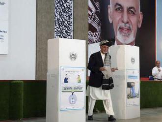 Afganci začali hlasovať v prezidentských voľbách, Taliban sa vyhráža útokmi