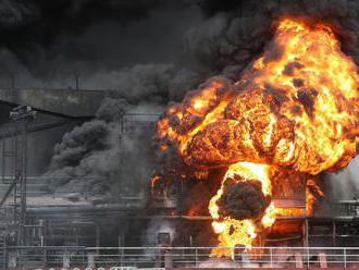 Pri požiari dvoch tankerov v juhokórejskom prístave sa zranilo 18 ľudí