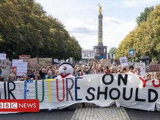 Germany plans €54bn climate deal amid 500 protests