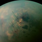 Jezera na Titanu mohla být vytvořena podzemními explozemi
