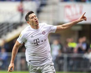 Video: Lewandowski skóroval a prekonal legendy, Dortmund na domácej pôde nezvíťazil