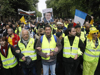 Vo Francúzsku pokračovali protesty žltých viest. Účasť ľudí však stále klesá