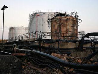 Saudská rafinéria v plameňoch. Vojna s Iránom bližšie. Ceny ropy vyššie