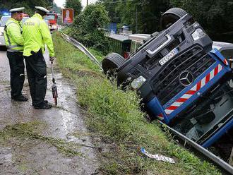 Počas leta sa na slovenských cestách stalo 2 375 dopravných nehôd