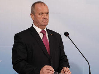 Minister obrany Gajdoš je pripravený obhájiť armádne nákupy