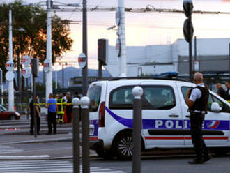 Muž v Lyone z okna svojho bytu strieľal po ľuďoch na ulici
