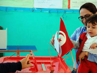 V Tunisku sa začali prezidentské voľby, považované za dôležité pre demokraciu