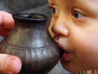 Vedci zistili, že deti už pred 3000 rokmi pili mlieko z fľašiek