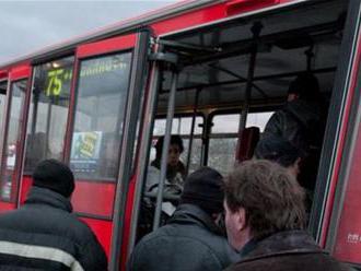 Tender na autobusy bratislavskej MHD diskriminuje plyn, tvrdí firma