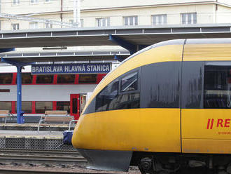 V Bratislave sa vykoľajil vlak RegioJetu, hlásia vysoké meškania