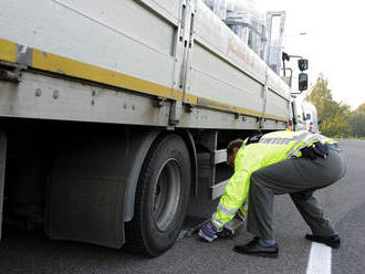 Česko-slovenská kontrola kamiónov odhalila viaceré nedostatky