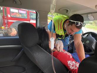 Záchranári pomáhali 50-ročnej žene: Previezli ju do nemocnice