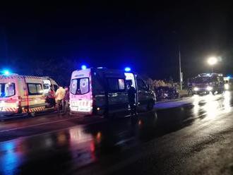 FOTO Taxikár pri Trenčíne nedal prednosť: Výsledkom sú štyri zranené osoby