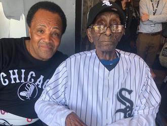 Oplatilo sa mu čakať 112 rokov: Deduško konečne na zápase milovaných Chicago White Sox