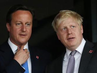 Johnson podľa Camerona nikdy neveril v brexit a podporil ho iba pre svoju politickú kariéru