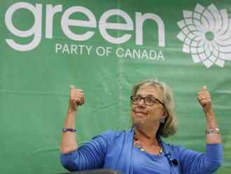 Kanadskí zelení prifarbili volebnú kampaň, pozmenili fotku svojej šéfky s jednorazovým pohárom