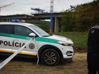 Foto: Do mestských lesov navážali odpad zo stavby tunela Prešov, policajti prípad vyšetrujú