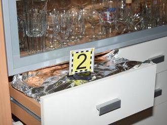 Foto: Z farského úradu si odniesli prstene aj stovky eur, policajti chytili aj zlodeja vane