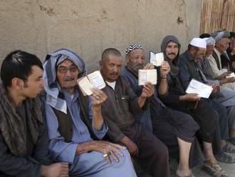 Prvé kolo prezidentských volieb v Afganistane sa skončilo, vo volebnej miestnosti vybuchla bomba