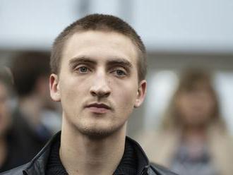 Súd zmiernil trest pre moskovského herca, ktorý mal počas protestov napadnúť policajta