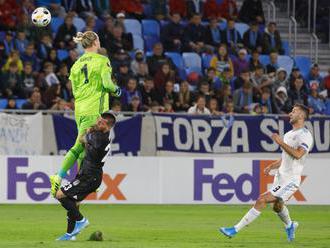 Šesťgólový zápas medzi Slovanom a Besiktasom odštartoval kiks Kariusa, situáciu mal vyriešiť inak