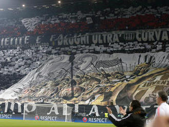 Šéfa FIFA hnevá prístup k rasizmu na štadiónoch v Taliansku, minister športu plánuje prísnejšie sank