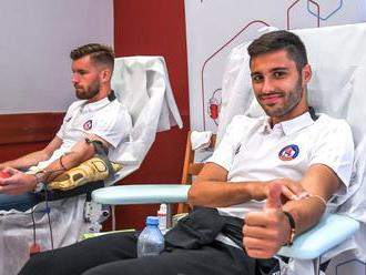 Futbalisti AS Trenčín darovali krv pre pacientov onkologického centra v Komárne