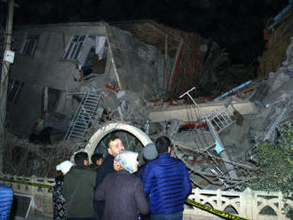 Počet obětí zemětřesení v Turecku stoupl na 20