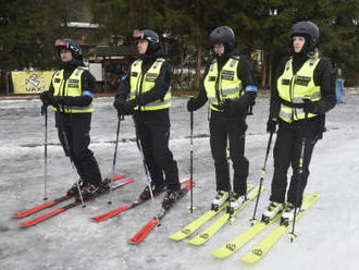 Na Ovčárně a v Karlově střeží bezpečnost policisté na lyžích