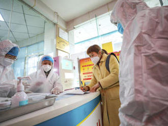 Nový koronavirus zabil v Číně 106 lidí, první nakažený v Německu