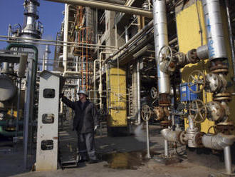 Ceny ropy stoupají, OPEC zvažuje prodloužit omezení těžby