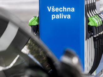 Pohonné hmoty v Česku dál zlevňují, nafta je v průměru pod 32 Kč/l