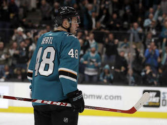NHL: Hertl má pretrhnuté väzy v kolene, sezóna sa pre neho skončila