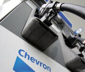 Ropný koncern Chevron sa prepadol do hlbokej straty