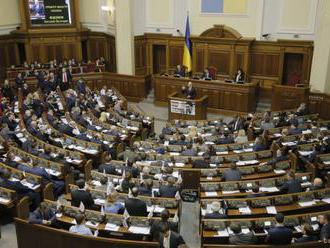 Zákon o zrušení poslaneckej imunity napadli ukrajinskí poslanci na ÚS