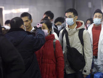 Čína: K epidémii koronavírusu prispela neskorá reakcia kompetentných