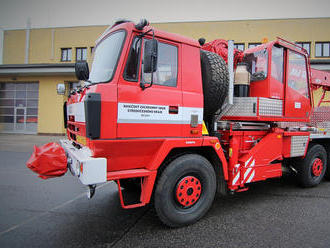 Středočeští hasiči mají dva zmodernizované vyprošťovací automobily, zvýšila se nosnost výložníku a p