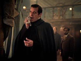 Recenze: Dracula od tvůrců seriálového Sherlocka hýří nápady, vysál ale sám sebe
